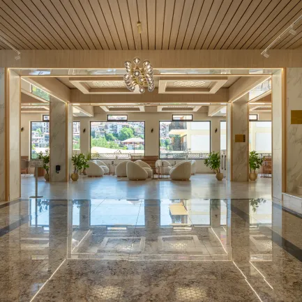 Лоби и рецепция