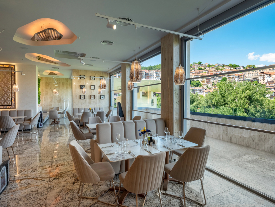 Расторант Bela Vista Panoramic Lounge в Гранд Хотел Велико Търново